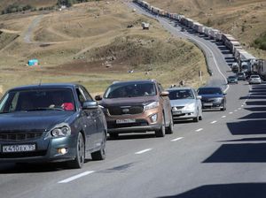 Warga Rusia Kabur dari Negaranya gegara Takut Disuruh Ikut Perang Warga Rusia Kabur dari Negaranya gegara Takut Disuruh Ikut Perang