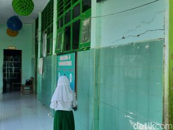 Gempa M 4,5 Bikin Gedung Sekolah di Mamuju Retak-Miring, Siswa Belajar Online