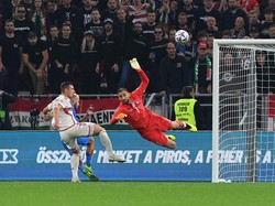 Donnarumma Terbang-Terbangan Jaga Gawang Italia