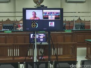 Hakim Itong Dituntut 7 Tahun Bui di Sidang Suap Peluru untuk Uang Kopi Hakim Itong Dituntut 7 Tahun Bui di Sidang Suap Peluru untuk Uang Kopi