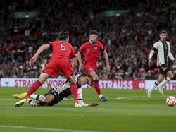 Lima menit berselang, gawang Inggris kembali kebobolan yang lagi-lagi disebabkan kesalahan fatal Maguire. Mantan pemain Leicester City itu kehilangan bola di tengah lapangan sehingga membuka celah bagi Jerman untuk melancarkan serangan balik. (Foto: DeFodi Images via Getty Images/DeFodi Images)