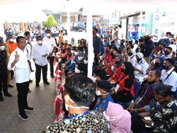 Warga Baubau Curhat ke Jokowi, Ingin Jaminkan Ijazah Buat Startup