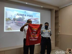 Warga Surabaya Bisa Lapor ke 112 Jika Tak Diberi Karcis Parkir Oleh Jukir Warga Surabaya Bisa Lapor ke 112 Jika Tak Diberi Karcis Parkir Oleh Jukir