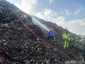 Kebakaran di TPA Antang Makassar Dipicu Pemulung Bakar Sampah