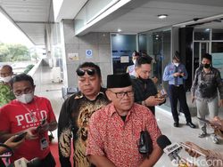 Seruan IPW Agar Larangan Masuk Gerbang Depan DPR Dihapuskan