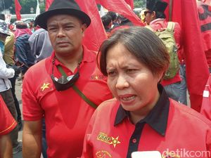 Demo di DPR, Buruh Minta Batalkan Kenaikan BBM hingga Cabut UU Ciptaker Demo di DPR, Buruh Minta Batalkan Kenaikan BBM hingga Cabut UU Ciptaker