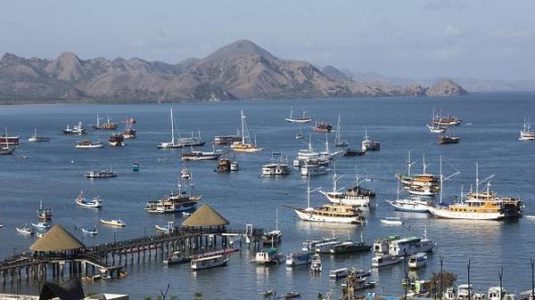 Kunjungan Turis Meningkat, Labuan Bajo Penuh Kapal Pinisi
