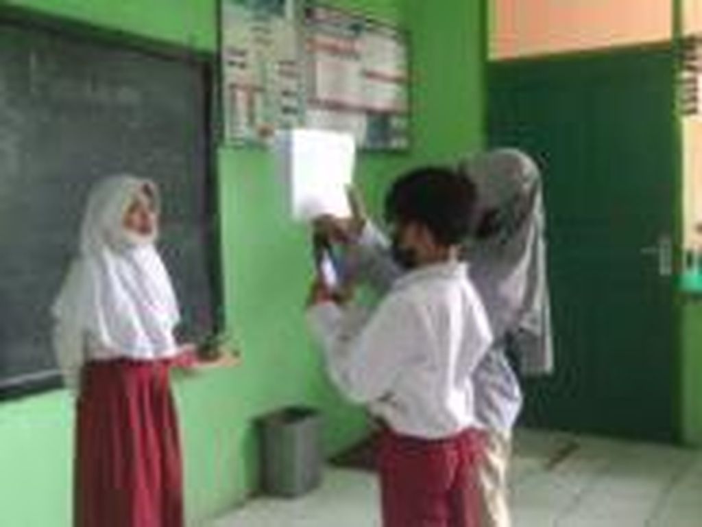 Top! Guru SD di Bandung Barat Ini Gunakan Tik Tok sebagai Media Belajar
