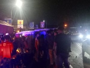Cerita Penyelamatan Damkar Evakuasi Sopir Terjepit di Kecelakaan Transyogi Cerita Penyelamatan Damkar Evakuasi Sopir Terjepit di Kecelakaan Transyogi