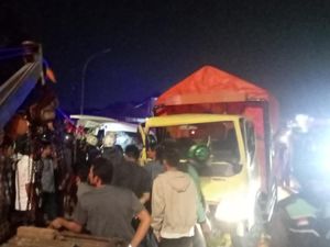 Kecelakaan di Cileungsi Bogor, Sopir Ekspedisi Terjepit di Ruang Kemudi Kecelakaan di Cileungsi Bogor, Sopir Ekspedisi Terjepit di Ruang Kemudi