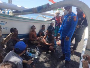 6 Jam Terombang-ambing di Laut, Nelayan Karangasem Ditemukan Selamat 6 Jam Terombang-ambing di Laut, Nelayan Karangasem Ditemukan Selamat