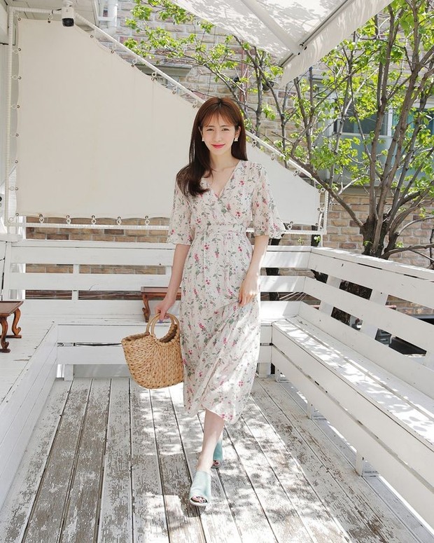 Padupadan outfit dengan tas jerami/Foto: Instagram.com/Dahongstyle Padupadan outfit dengan tas jerami