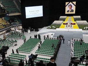 Pemakaman Kenegaraan Dimulai, Abu Shinzo Abe Dibawa Istrinya Pemakaman Kenegaraan Dimulai, Abu Shinzo Abe Dibawa Istrinya