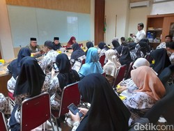 Gaji Sangat Rendah, Guru Honorer di Bengkulu Ngadu ke DPRD