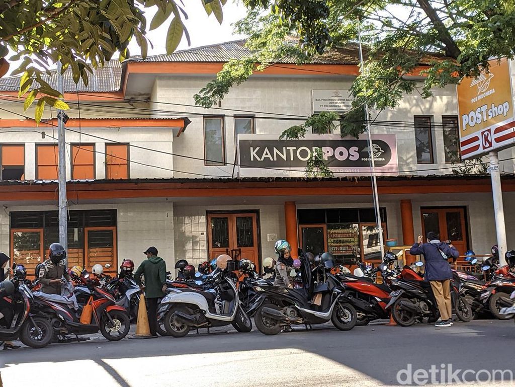 Pegawai Pemkot Makassar Banyak Bawa Motor di Ojol Day, Parkiran Balkot Padat