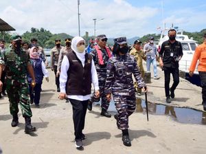 Hadiri Syukuran Nelayan & Petik Laut, Khofifah Beri Bantuan Jaring-Perahu