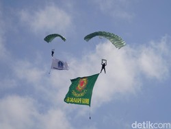 28 Penerjun Brigif Para Rider Latihan Penyergapan Musuh di Langit Bone