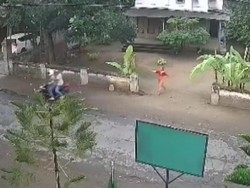 Pura-pura Minta Mangga, Duo Penjambret Rampas Kalung Nenek-nenek