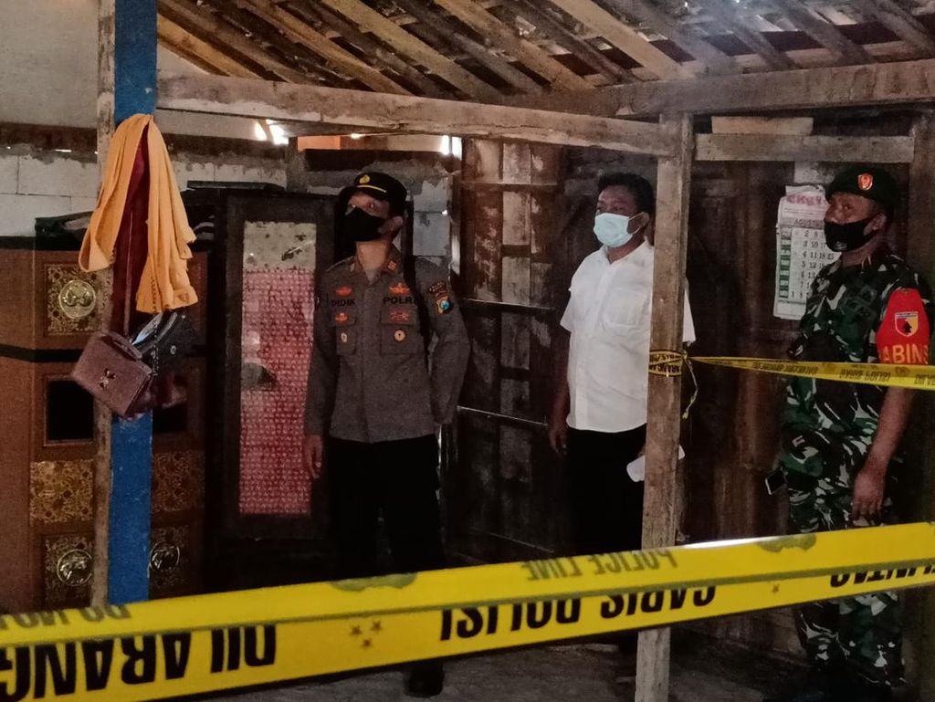 Kakek di Ngawi Bacok Istri Lalu Gantung Diri gegara Ditolak Bercinta Kakek di Ngawi Bacok Istri Lalu Gantung Diri gegara Ditolak Bercinta