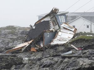 Porak Poranda Kanada Diterjang Badai Fiona