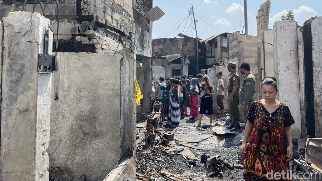 Potret Puluhan Rumah Hangus Dilahap Si Jago Merah di Menteng Potret Puluhan Rumah Hangus Dilahap Si Jago Merah di Menteng