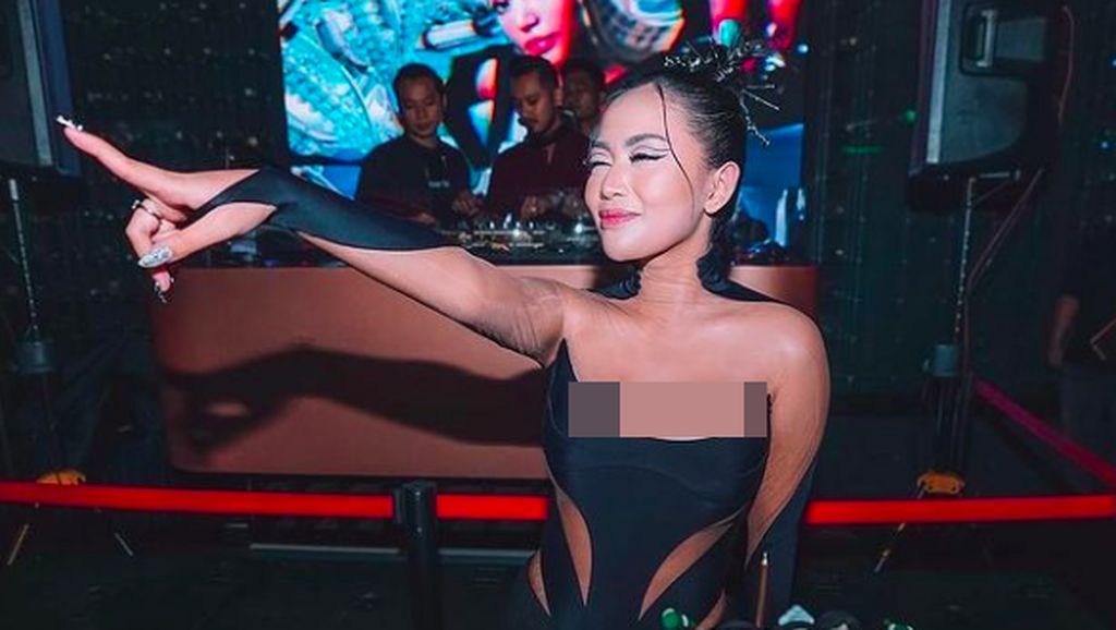 8 Gaya Seksi Rachel Vennya di Ultah ke 27, Penampilannya Jadi Kontroversi 8 Gaya Seksi Rachel Vennya di Ultah ke 27, Penampilannya Jadi Kontroversi