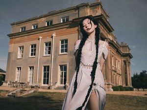 Seulgi Red Velvet Tampilkan 2 Kepribadian di MV 28 Reasons Seulgi Red Velvet Tampilkan 2 Kepribadian di MV 28 Reasons