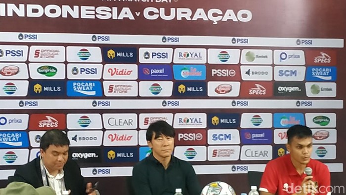 Pelatih Timnas Indonesia Shin Tae-yong usai laga lawan Curacao di Stadion Pakansari, Selasa (27/9/2022).