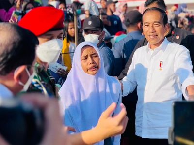 Sabrila Tadinya Nangis dan Marahi Jokowi, Kini Tersenyum Lebar