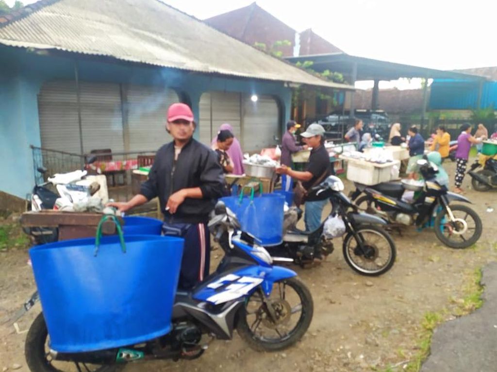 Pedagangan Keliling di Jembrana Bakal Terima Subsidi BBM Rp 600 Ribu Pedagangan Keliling di Jembrana Bakal Terima Subsidi BBM Rp 600 Ribu