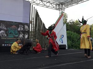 Mengenal Tari Pallake, Seni Atraksi Perang Simbol Keperkasaan Suku Mandar Mengenal Tari Pallake, Seni Atraksi Perang Simbol Keperkasaan Suku Mandar