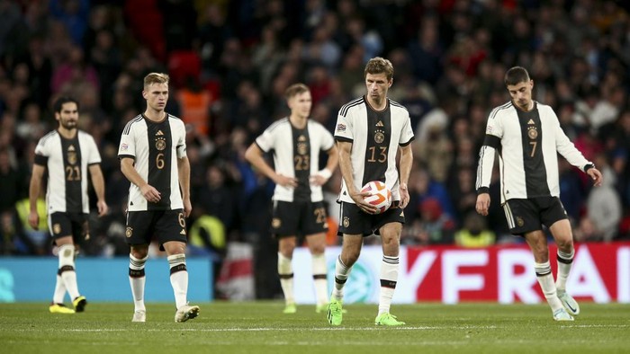 LONDON, ENGLAND - SEPTEMBER 26: Joshua Kimmich of Germany, Thomas Mueller of Germany and Kai Havertz of Germany look dejected during the UEFA Nations League League A Group 3 match between England and Germany at Wembley Stadium on September 26, 2022 in London, United Kingdom. (Photo by Michael Zemanek/DeFodi Images via Getty Images)