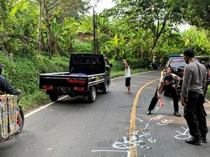 Tabrak Truk Saat Berboncengan Tiga, Remaja di Sukabumi Tewas!