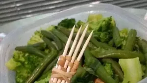 10 Trik Cara Makan Nyeleneh tapi Praktis Saat Kepepet