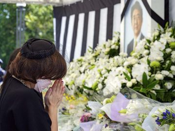 Warga Jepang Beri Penghormatan Jelang Pemakaman Shinzo Abe