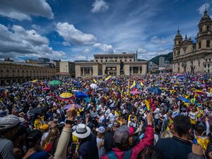 Warga Kolombia Demo Besar-besaran Tolak Presiden Ubah Aturan Pajak