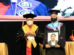 Cerita Haru Wisudawan UPNV Jakarta, Sang Kakak Wakili Adiknya yang Meninggal