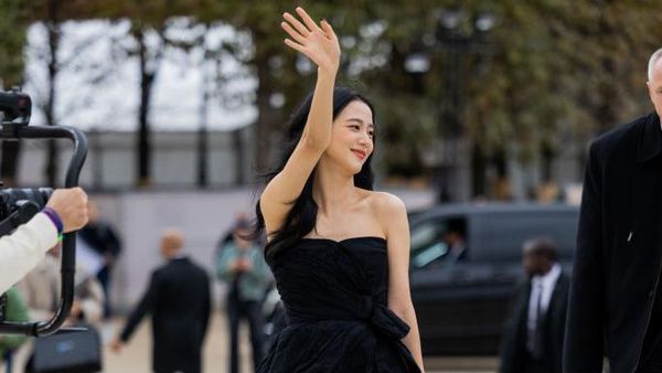 Jisoo BLACKPINK Pakai Stocking Jaring-jaring