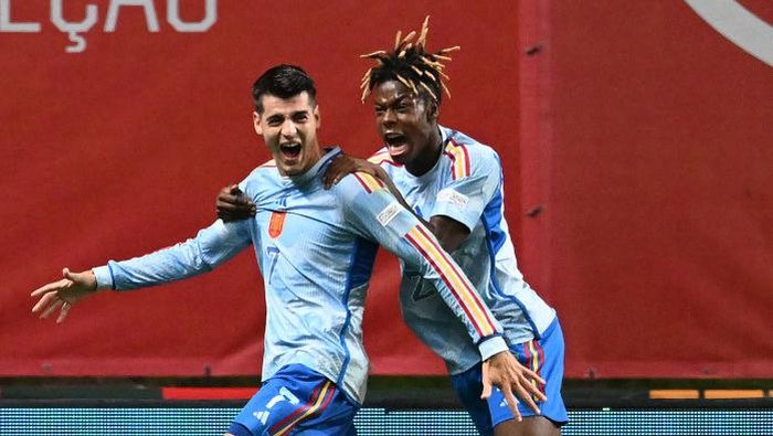 Spains forward Alvaro Morata (L) celebrates with Spains midfielder Nico Williams after scoring his team first goal during the UEFA Nations League, league A, group 2 football match between Portugal and Spain, at the Municipal Stadium in Braga on September 27, 2022. (Photo by PATRICIA DE MELO MOREIRA / AFP) (Photo by PATRICIA DE MELO MOREIRA/AFP via Getty Images)