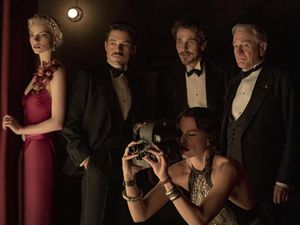 Sinopsis Film Amsterdam, Upaya 3 Kawan Kabur dari Tuduhan Pembunuhan Sinopsis Film Amsterdam, Upaya 3 Kawan Kabur dari Tuduhan Pembunuhan