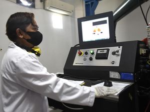 Hasil Uji Pertalite yang Dituding Jadi Boros usai Harga Naik Rp 10.000/Liter Hasil Uji Pertalite yang Dituding Jadi Boros usai Harga Naik Rp 10.000/Liter