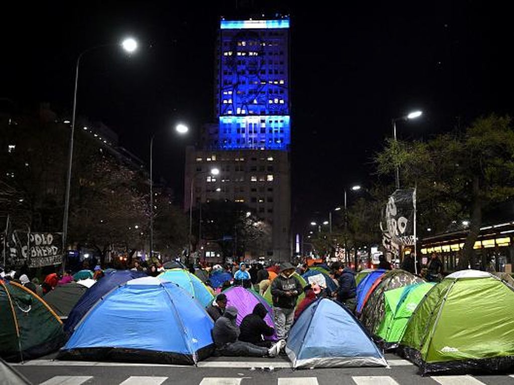 Protes Pemerintah, Warga Argentina Kemah Massal di Jalanan