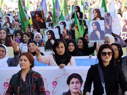 Dunia Hari Ini: Protes di Iran Berlanjut, Polisi Bentrok dengan Warga