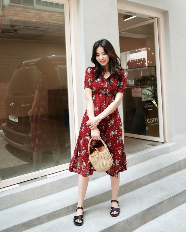 Floral dress untuk holiday outfit/Foto: Instagram.com/Dahongstyle Floral dress untuk holiday outfit