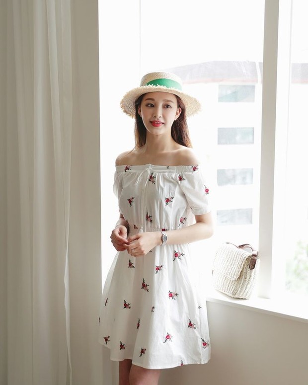 Floral dress untuk holiday outfit/Foto: Instagram.com/Dahongstyle Floral dress untuk holiday outfit