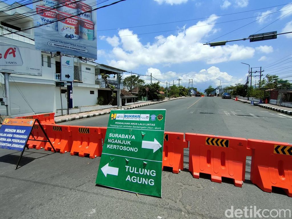 Imbas Jembatan Bandar Ngalim Ditutup, Jam Masuk Sekolah di Kediri Bergantian