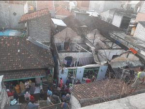 7 Fakta Menyayat Ibu Selamatkan Anak Saat Kebakaran Berujung Tewas Terpanggang 7 Fakta Menyayat Ibu Selamatkan Anak Saat Kebakaran Berujung Tewas Terpanggang