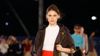 10 Koleksi Busana Tory Burch Spring/Summer 2023, Terinspirasi Era 90-an