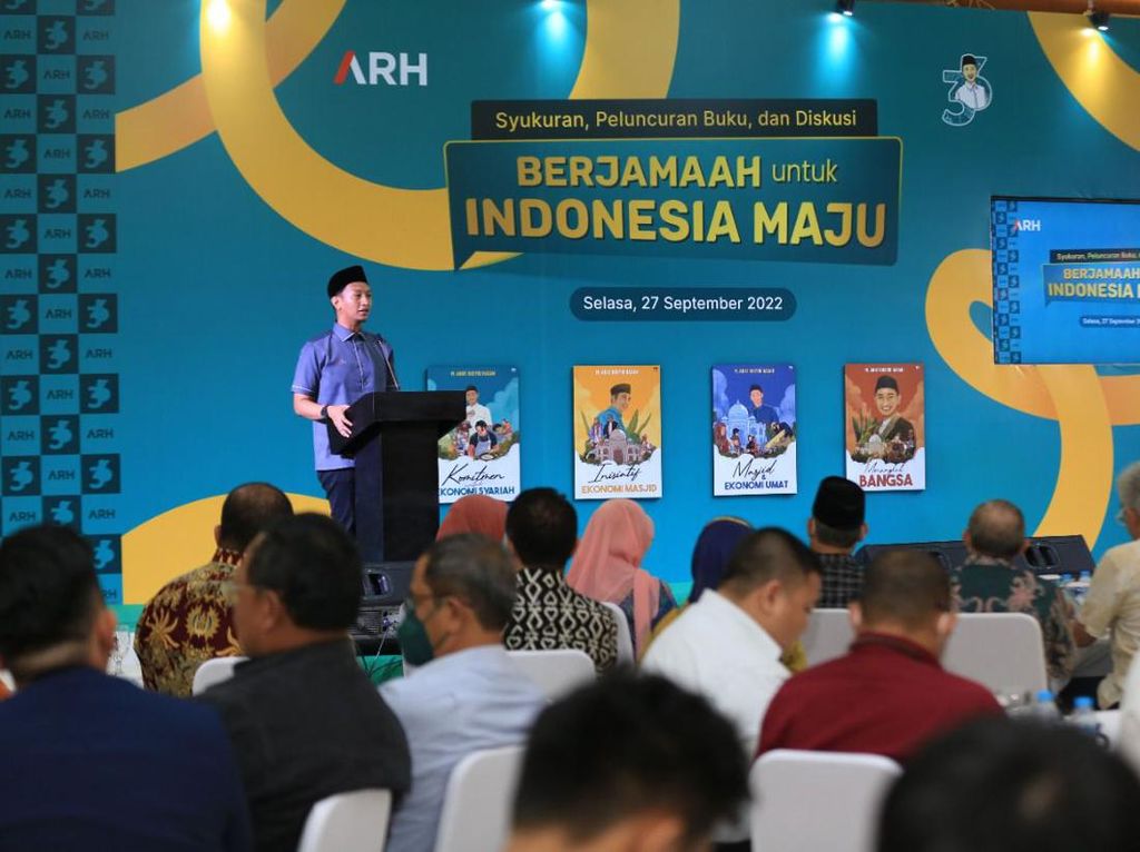 Komisaris BSI Arief Rosyid Luncurkan 4 Buku, Berjamaah untuk Ekonomi Syariah Komisaris BSI Arief Rosyid Luncurkan 4 Buku, Berjamaah untuk Ekonomi Syariah