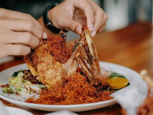 5 Tempat Makan Enak Dekat Bandara Adi Soemarmo, Ada Bebek Goreng Legendaris 5 Tempat Makan Enak Dekat Bandara Adi Soemarmo, Ada Bebek Goreng Legendaris